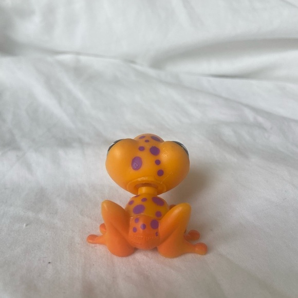 Littlest Pet Shop #874 TREE FROG Orange with Purple Spots - Picture 9 of 14